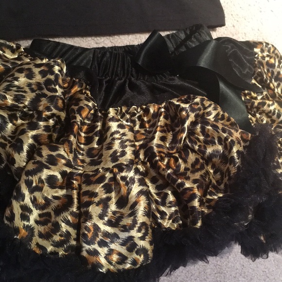 Long sleeve shirt w/matching pettiskirt - sz small - Picture 3 of 3